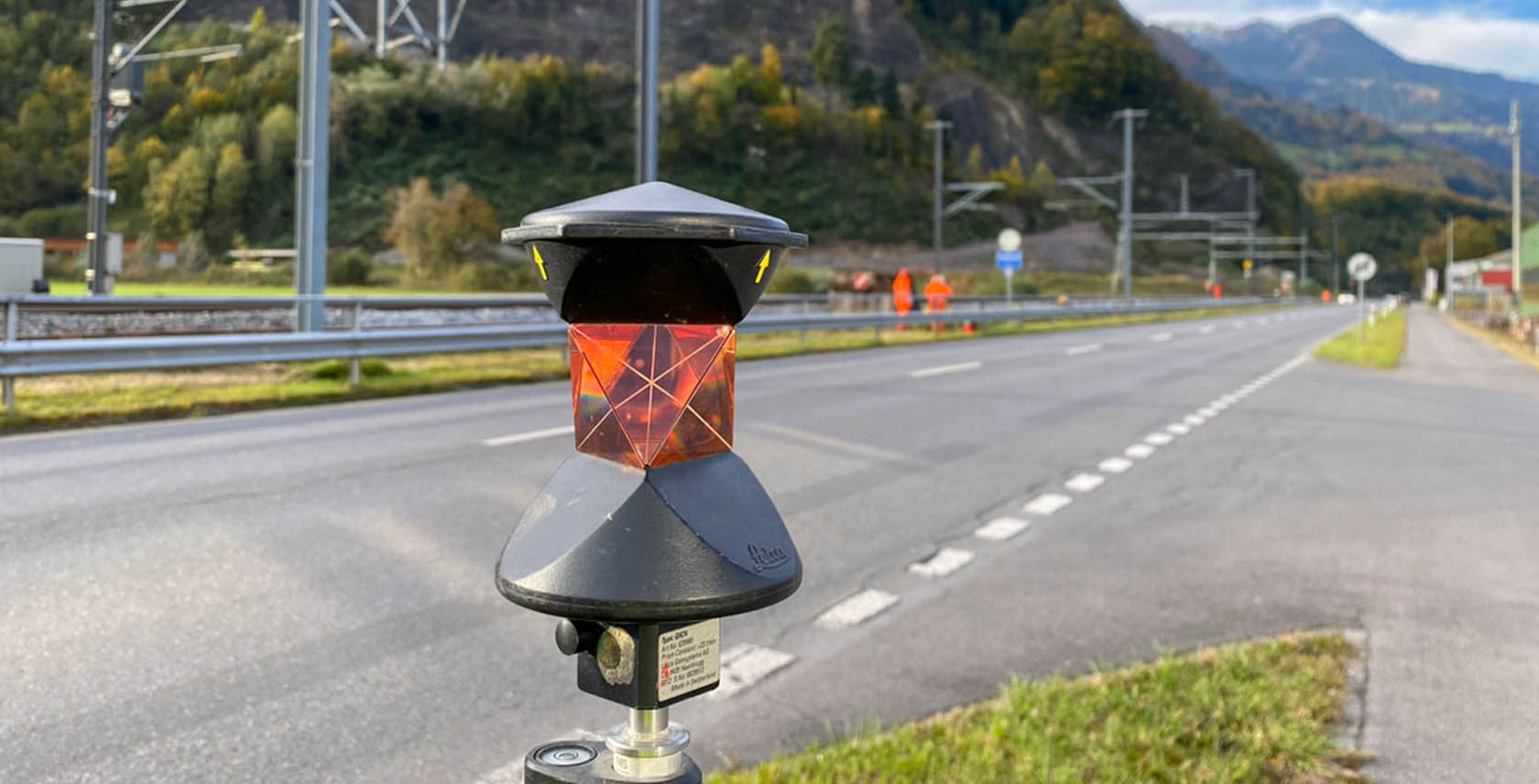 monitoring work with Leica Geosystems prism